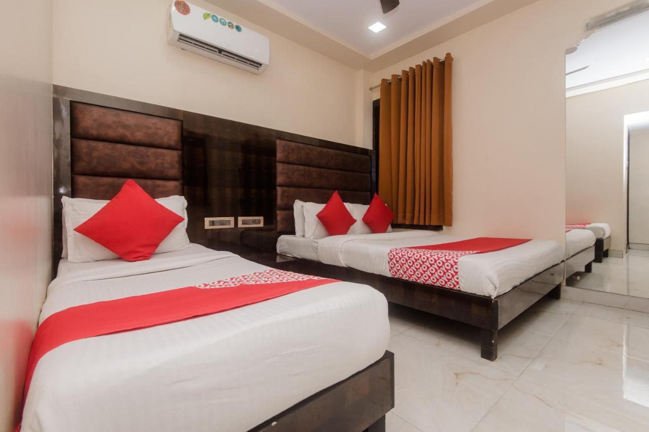 Vaccinated Staff - Oyo 22055 Dadar Residency Hotel Mumbai Exterior photo